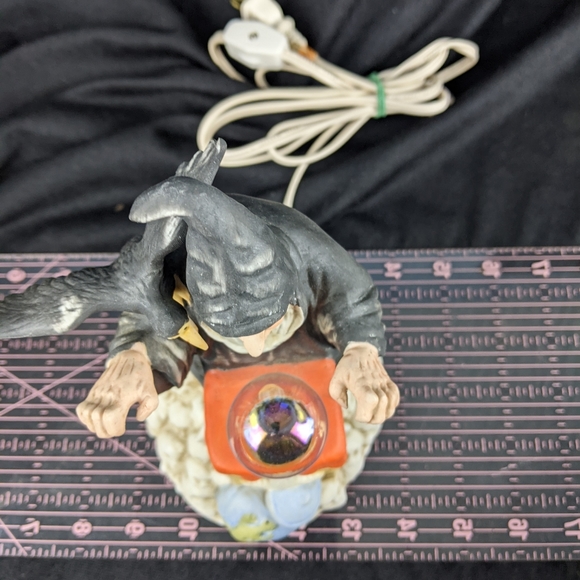 1989 snow white witch crystal ball lit Halloween decor - Picture 9 of 9